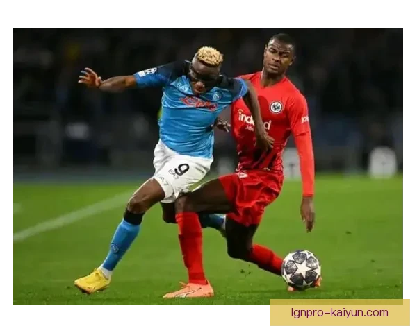 奥斯梅恩日常饮食与作息展现出其良好状态与持续提升的训练效果 奥斯梅恩日常饮食与作息展现出其良好状态与持续提升的训练效果